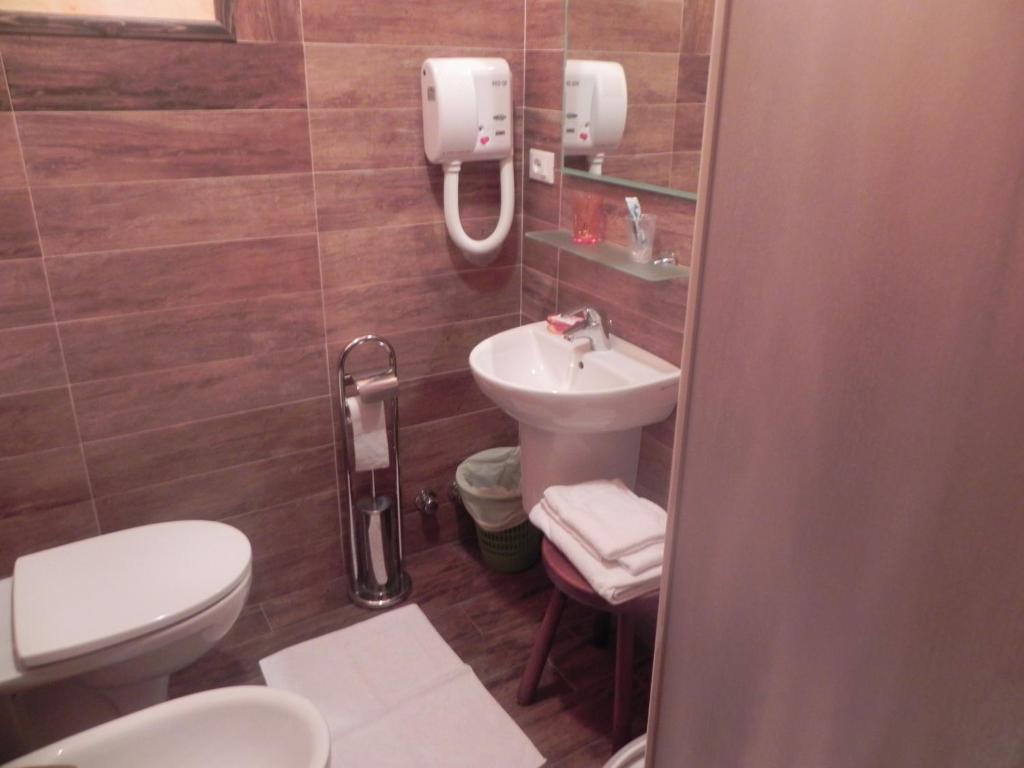 Hotel Trois Etoiles Entracque Oda fotoğraf