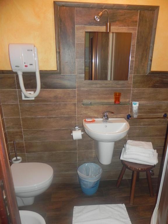 Hotel Trois Etoiles Entracque Oda fotoğraf
